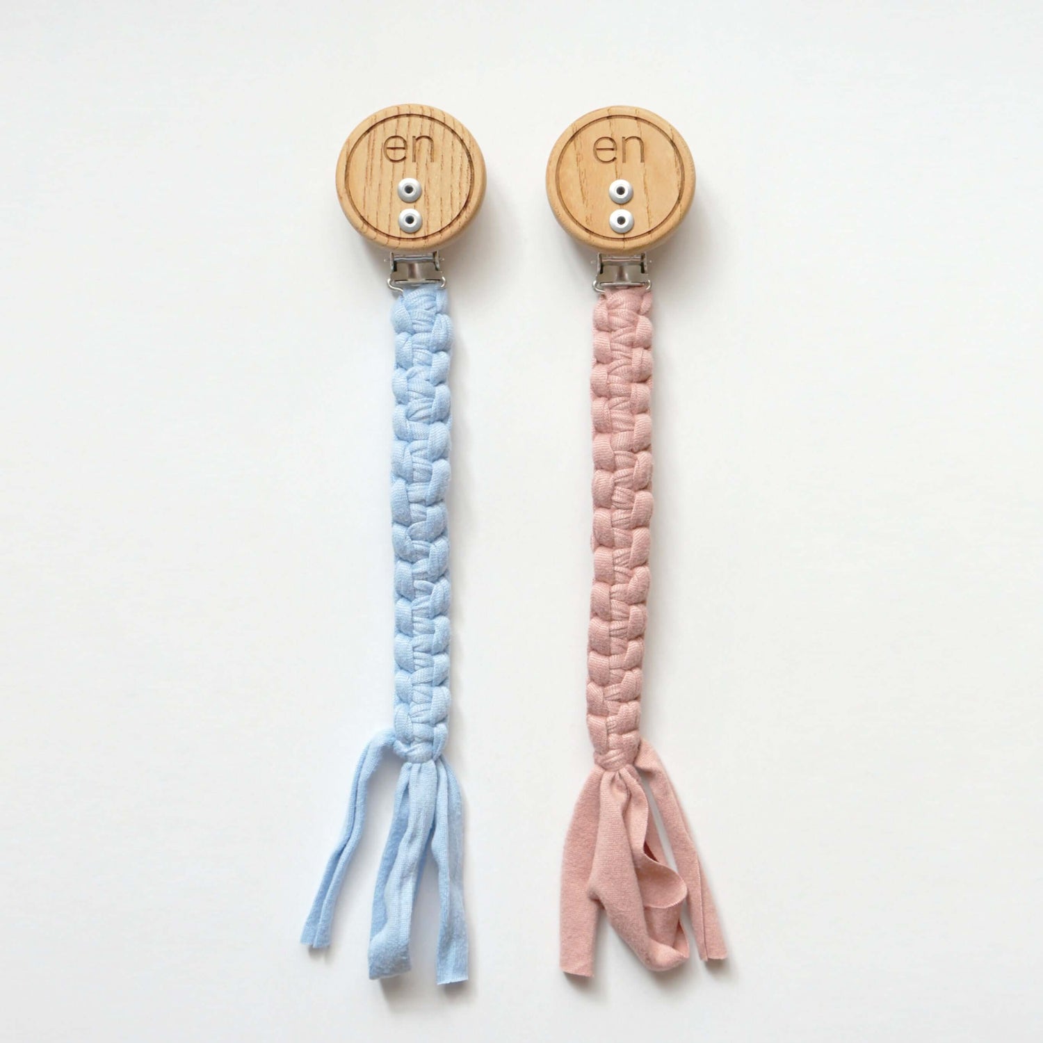 歯固め en 専用ストラップのやさしいブルーとやさしいピンクの落下防止クリップ