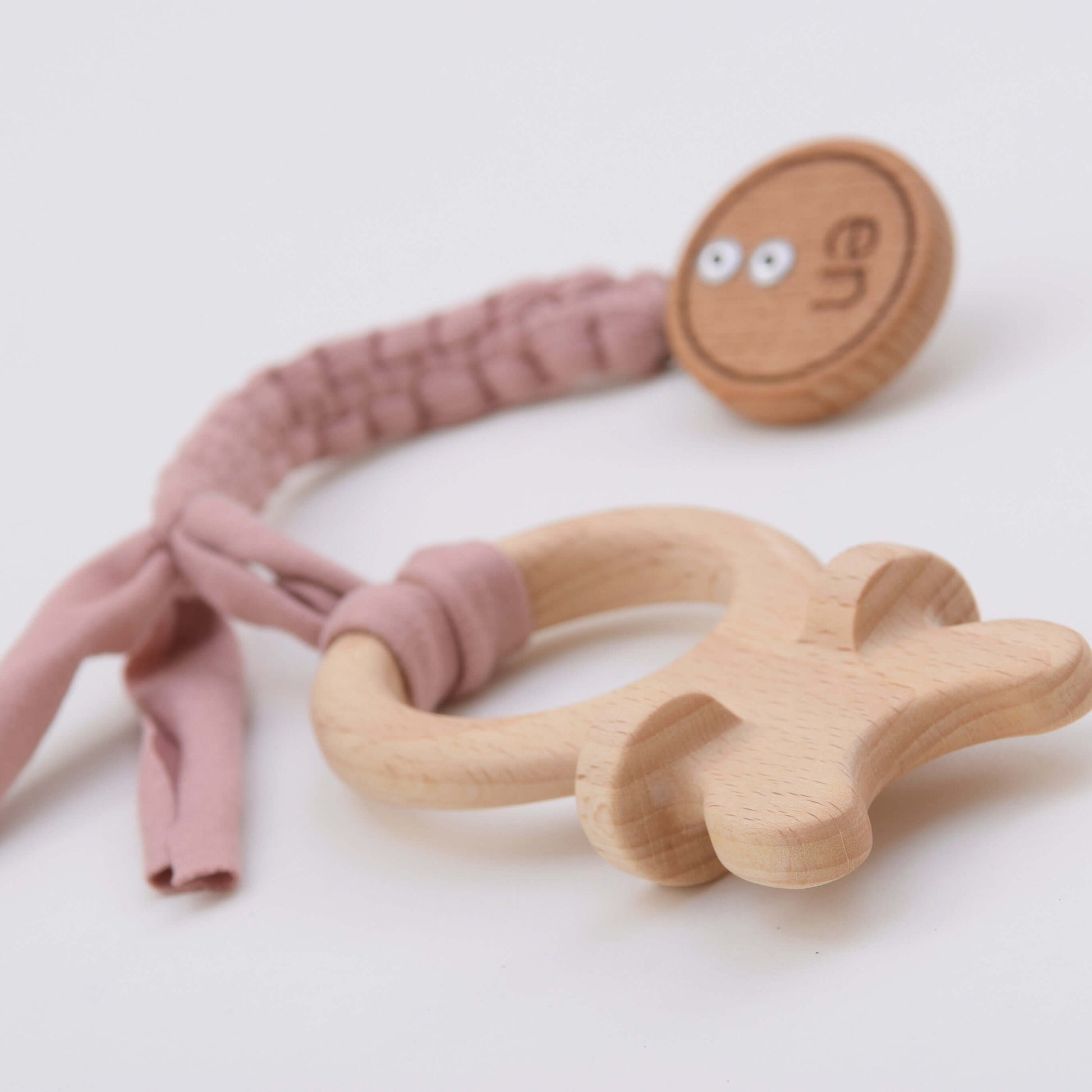 歯固め en ナチュラル｜木製の赤ちゃん用歯固めと布のデザイン