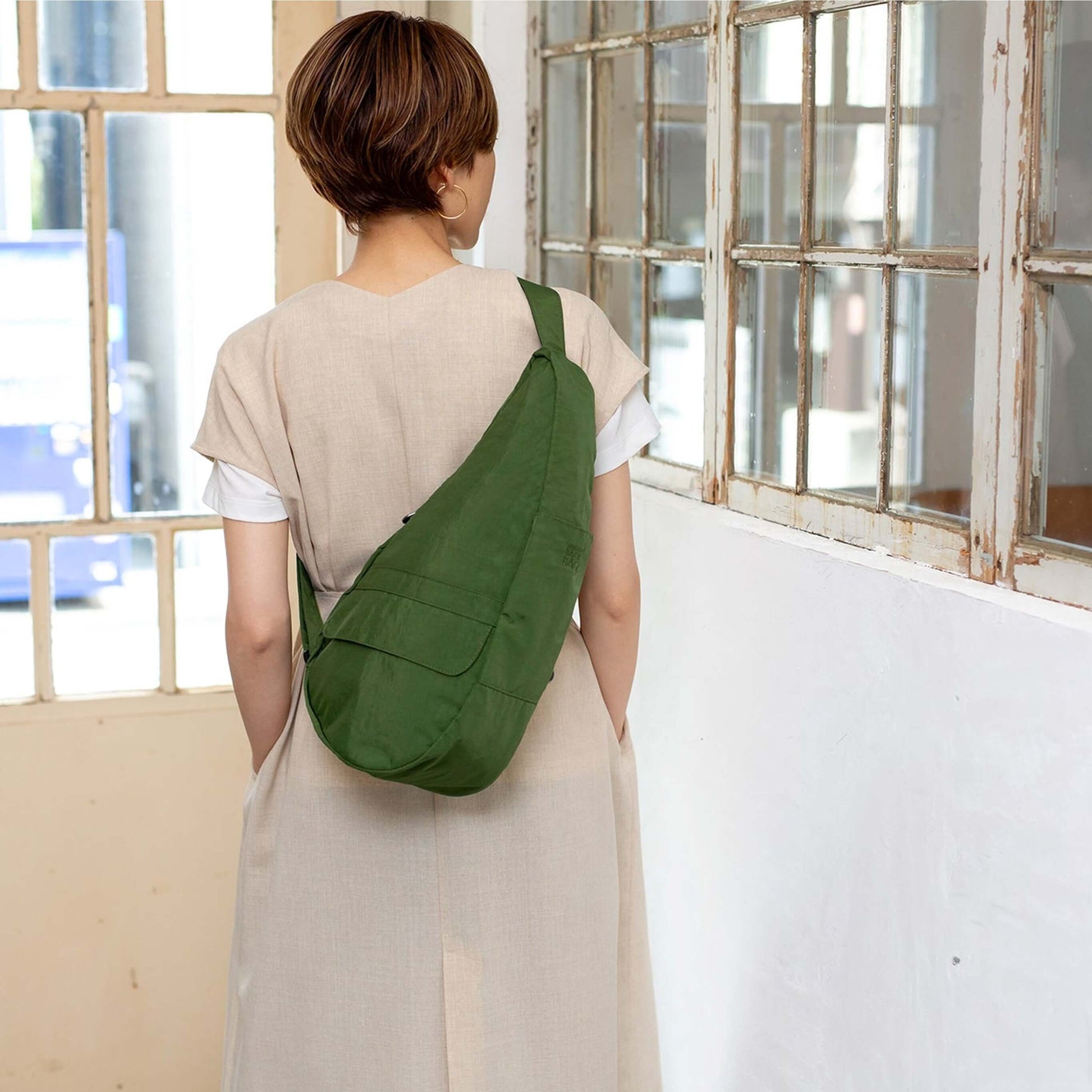 ヘルシーバックバッグ S テクスチャードナイロン エバーグリーン 着用イメージ