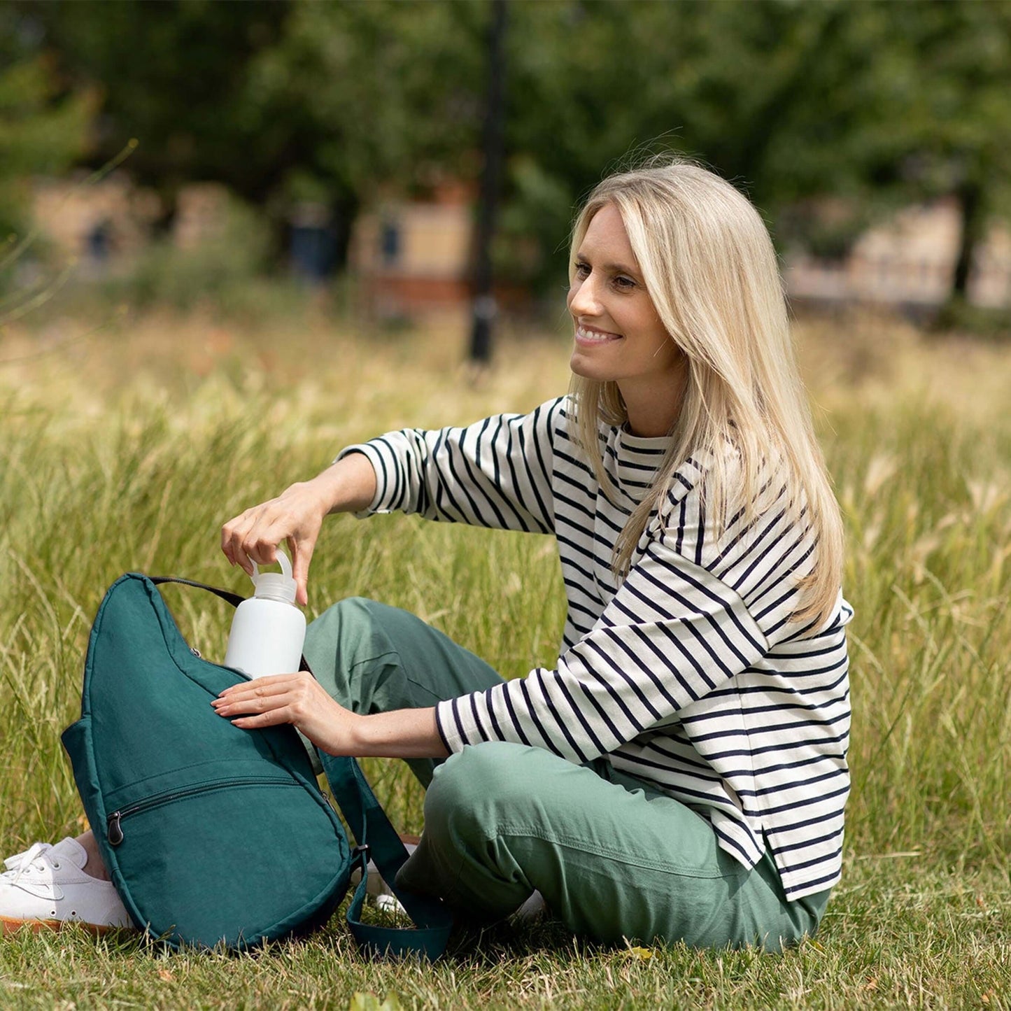 ヘルシーバックバッグ S テクスチャードナイロン ダークティール 着用イメージ